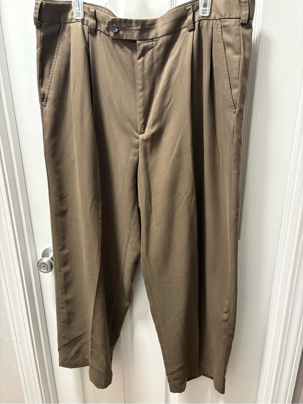 Izod Men's Pleated Dress Pants in Khaki Brown